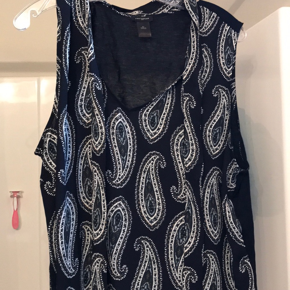 Beautiful tie neck shell